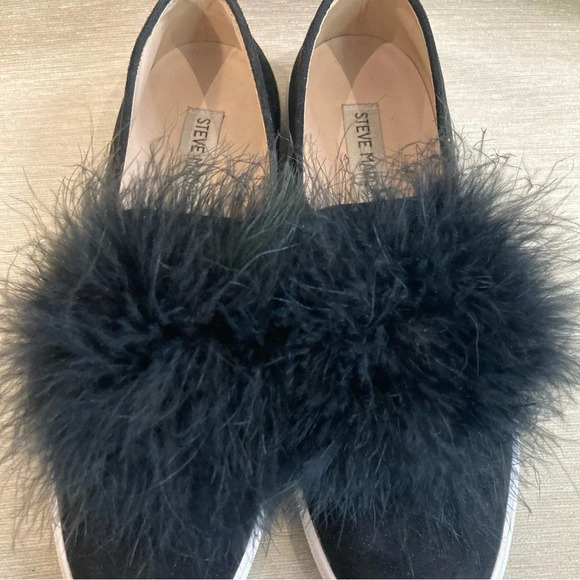 STEVE MADDEN Sz 7.5 Emily Black Suede Feather Pom Pom  Slip On Sneakers Shoes - Picture 6 of 12